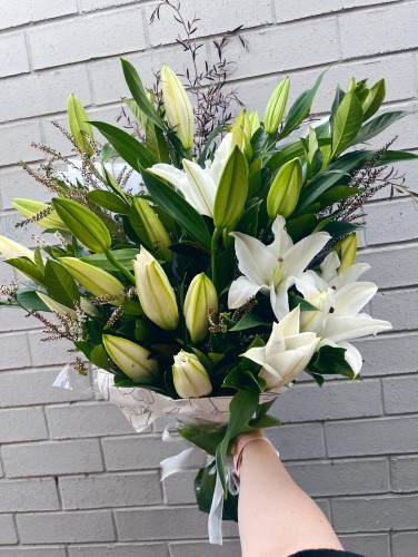 Vanilla Lily Sponge cake Large Bouquet