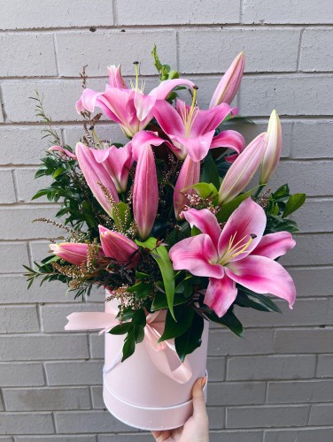 Lily Sugar Cookie Medium Arrangement